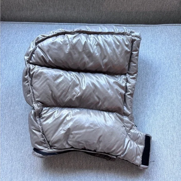 Aritizia Super Puff Original with detachable  hoodie metallic taupe / M / EUC - Picture 4 of 10